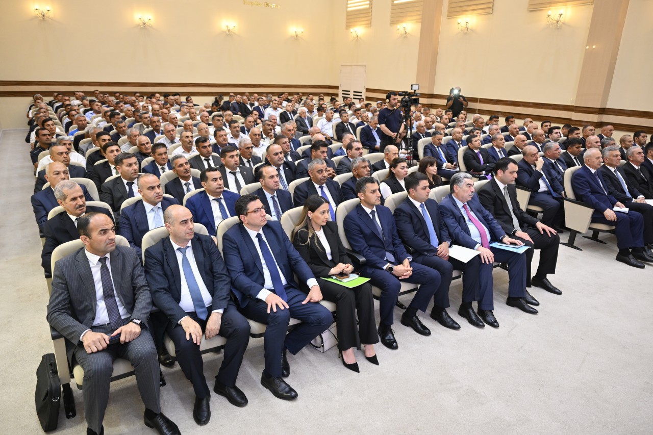 Prezidentin köməkçisi Biləsuvarda regional müşavirə keçirdi - FOTOLAR