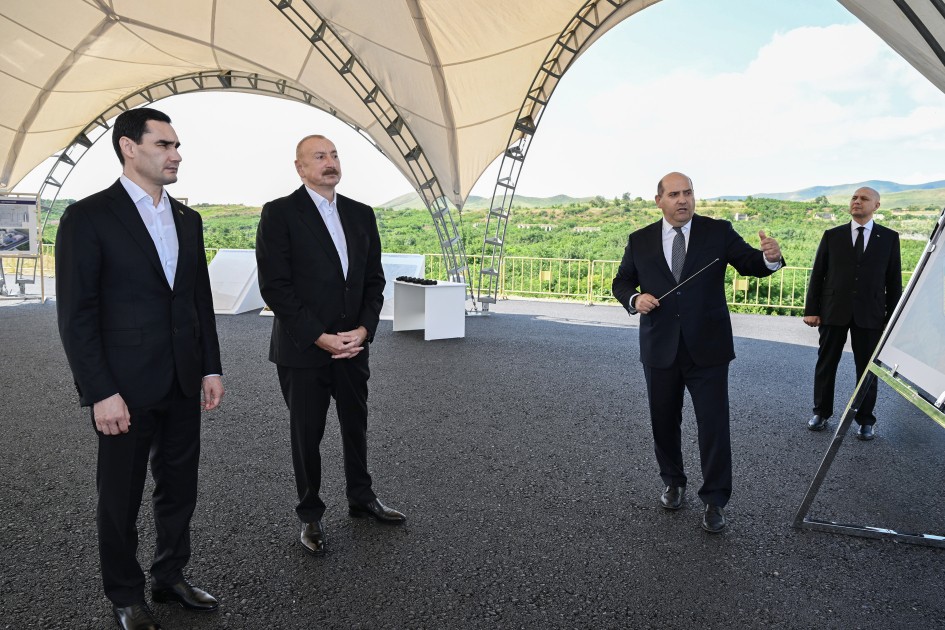 İlham Əliyev və Berdiməhəmmədov Füzuli şəhərinin dağıdılmış yerlərinə baxıblar - FOTOLAR