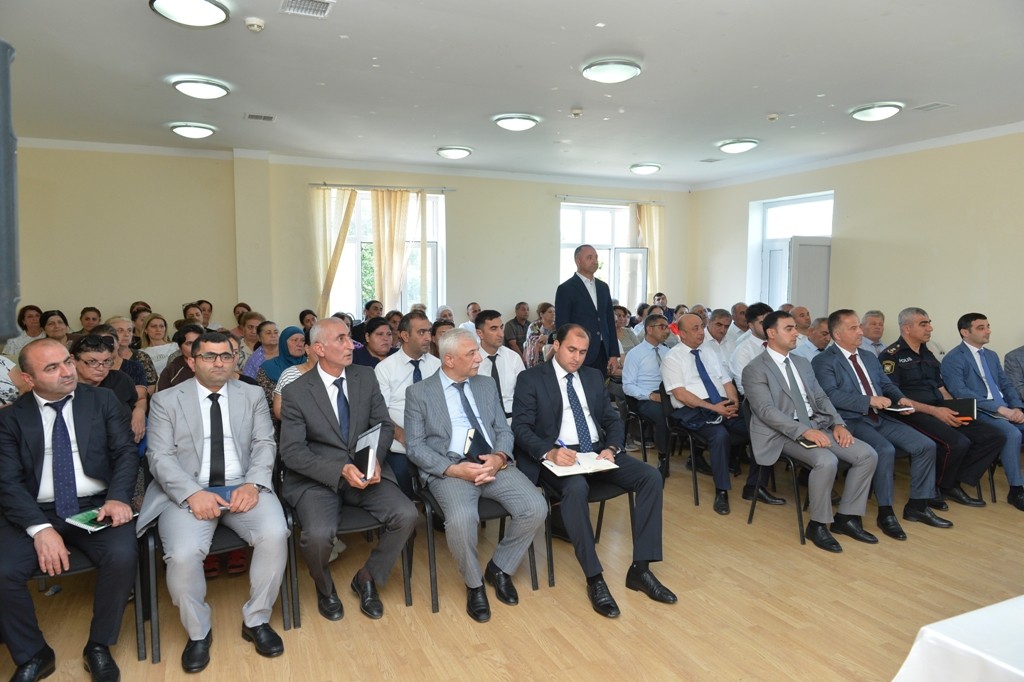 Taleh Qaraşov sakinlərin qayğı və problemlərini dinlədi - FOTOLAR