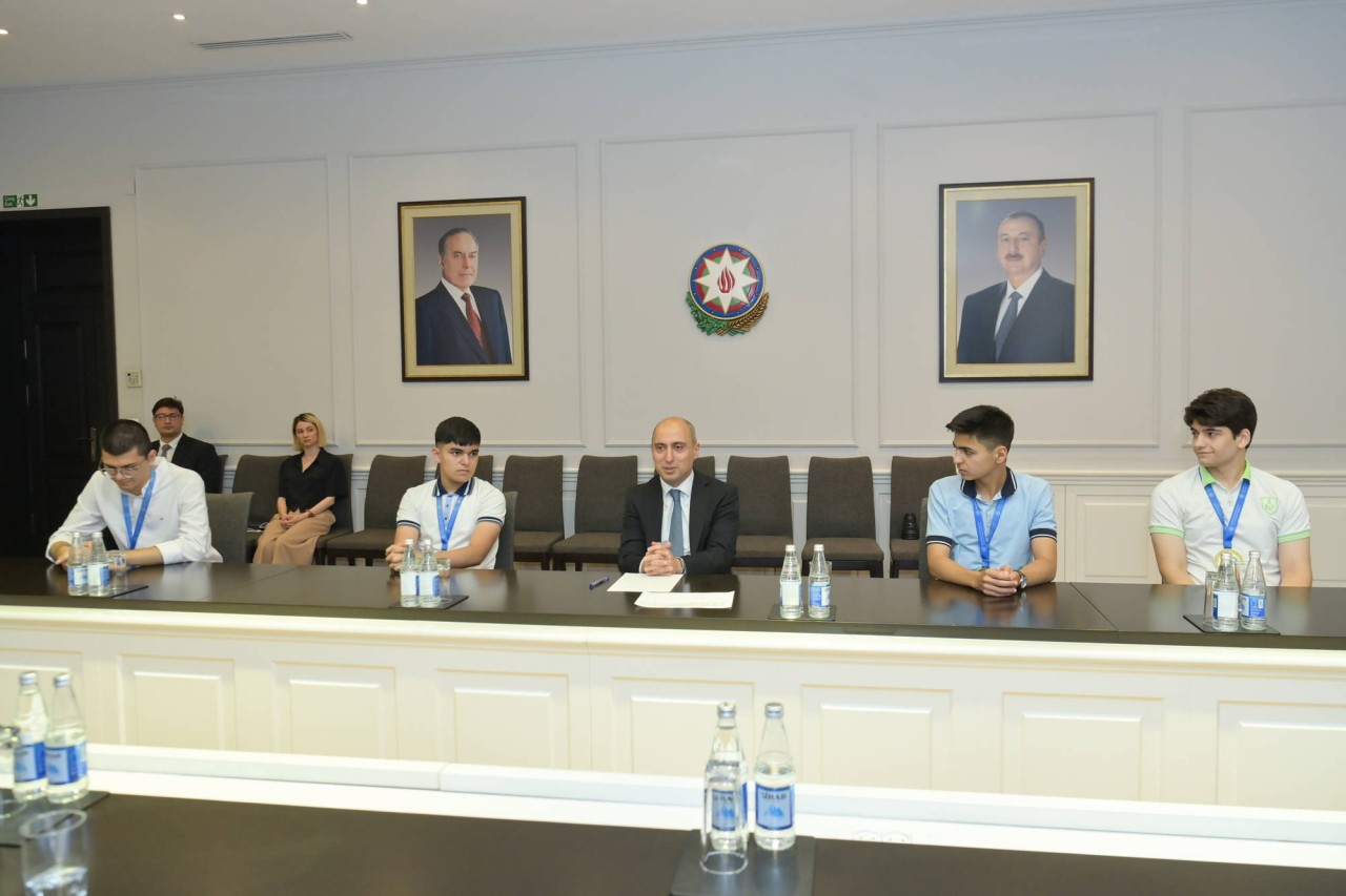 Nazir Respublika Fənn Olimpiadalarının qalibləri ilə görüşdü - FOTOLAR