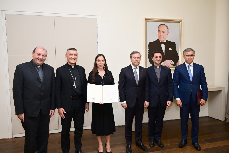 Leyla Əliyeva Vatikan Apostol Kitabxanası və Apostol Arxivinin rəhbəri ilə görüşdü - FOTOLAR