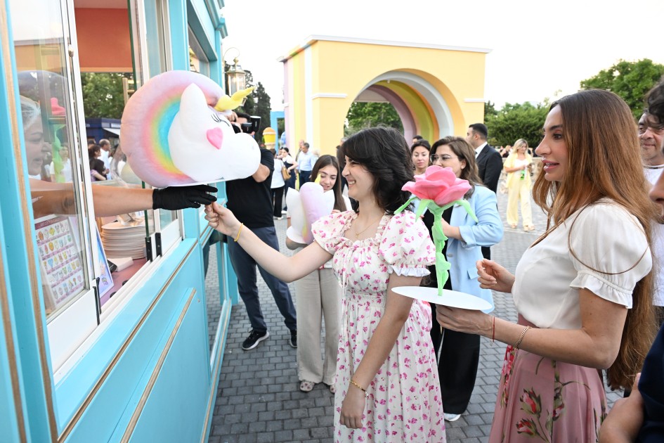 Leyla Əliyeva və Arzu Əliyeva “CandyFest” yay festivalında - FOTOLAR
