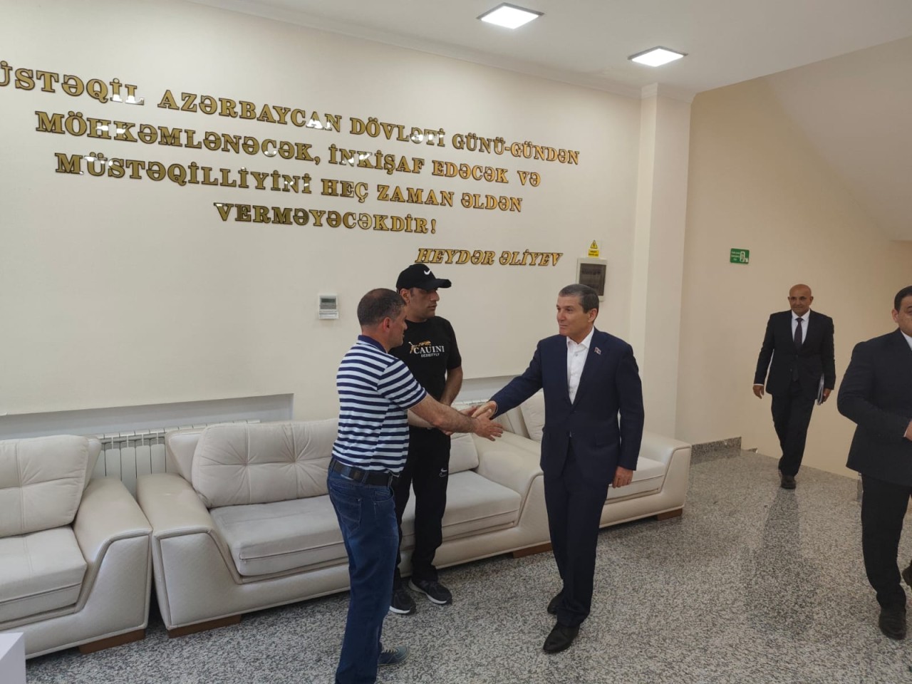 Bədəl Bədəlov seçicilərin problemlərini dinlədi - FOTOLAR