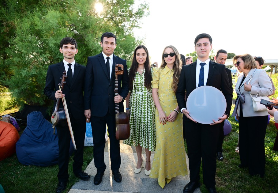 Leyla və Alona Əliyevalar Xeyirxahlıq Festivalında - FOTOLAR