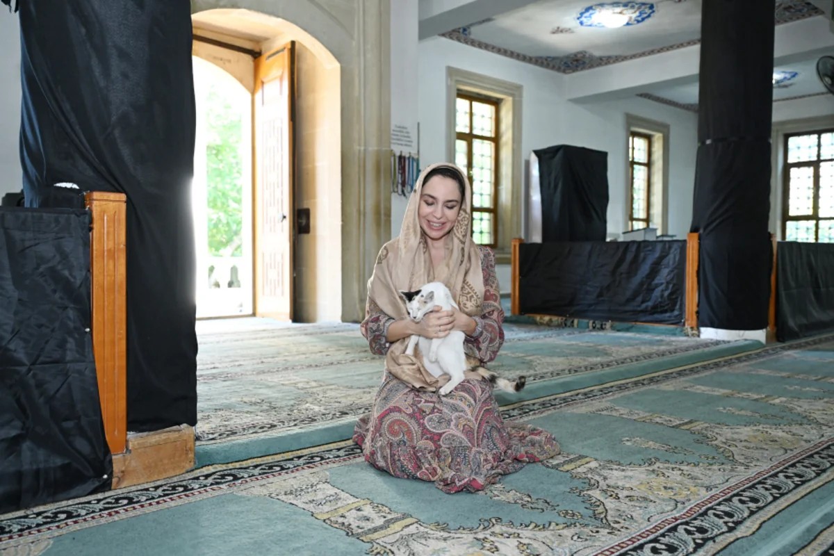 Leyla Əliyeva Cümə məscidini ziyarət etdi - FOTOLAR