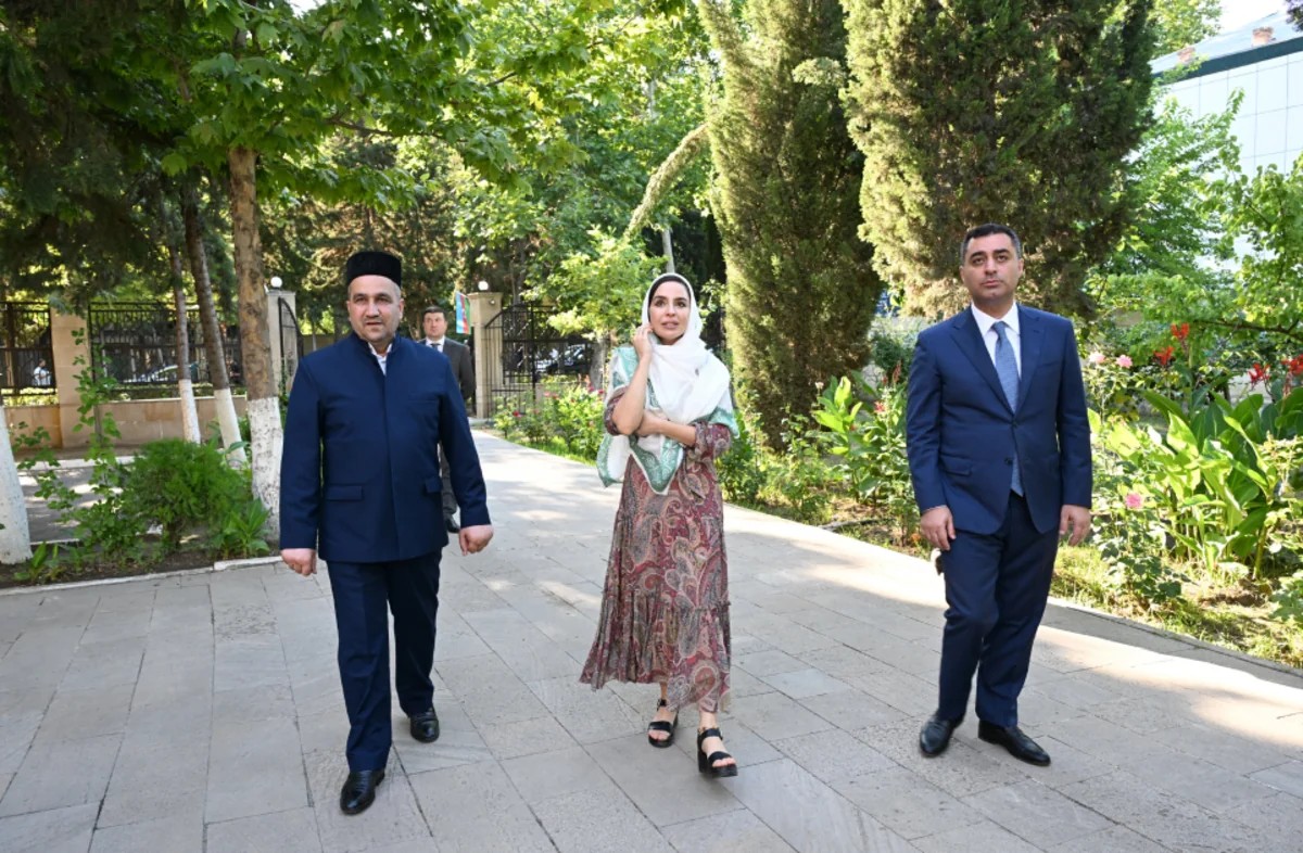 Leyla Əliyeva Cümə məscidini ziyarət etdi - FOTOLAR
