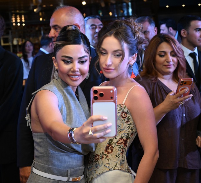 Alyona Əliyeva moda nümayişini izlədi - FOTOLAR