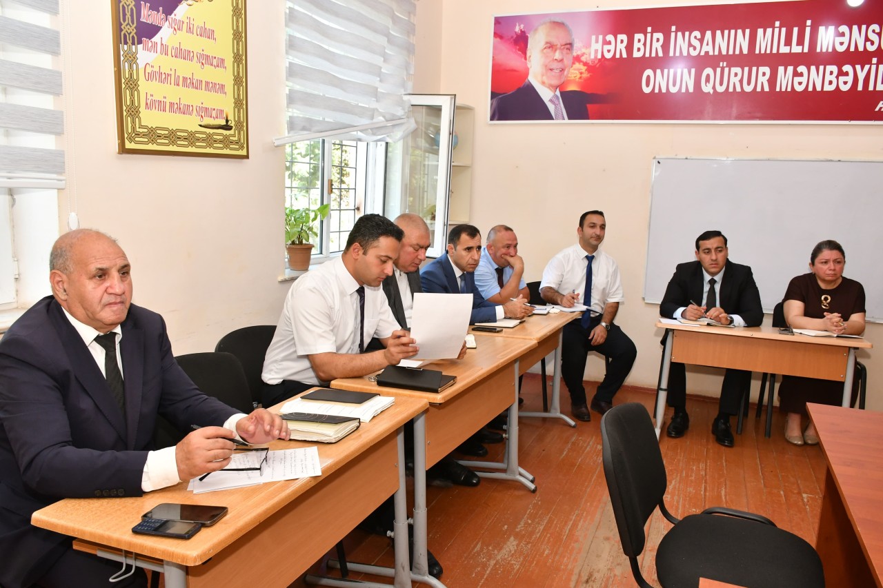Malik İsaqov vətəndaşların müraciətlərini dinlədi - FOTOLAR