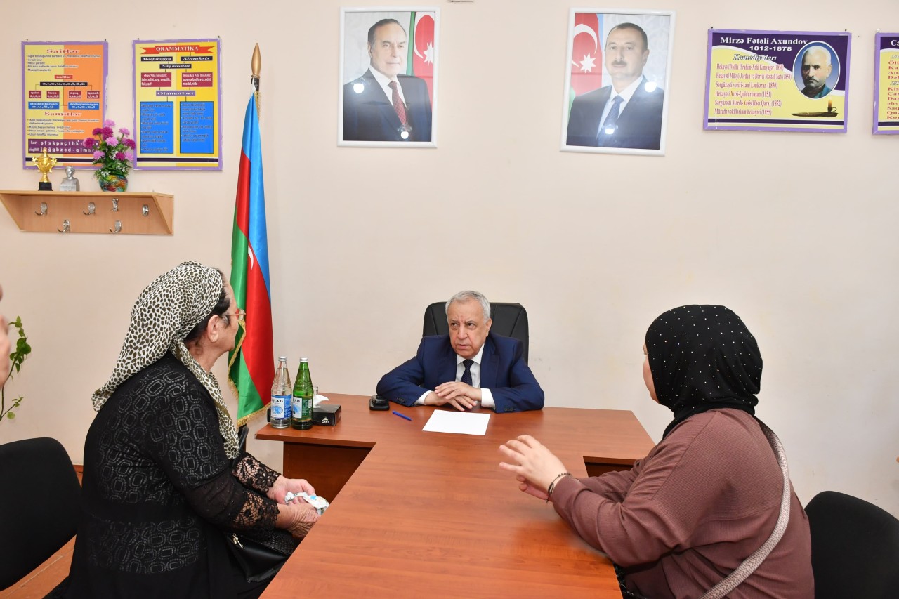 Malik İsaqov vətəndaşların müraciətlərini dinlədi - FOTOLAR