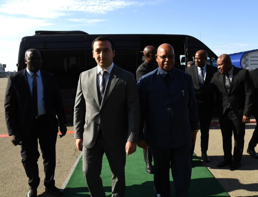 Zimbabve parlamentinin sədri Azərbaycana gəldi - FOTO