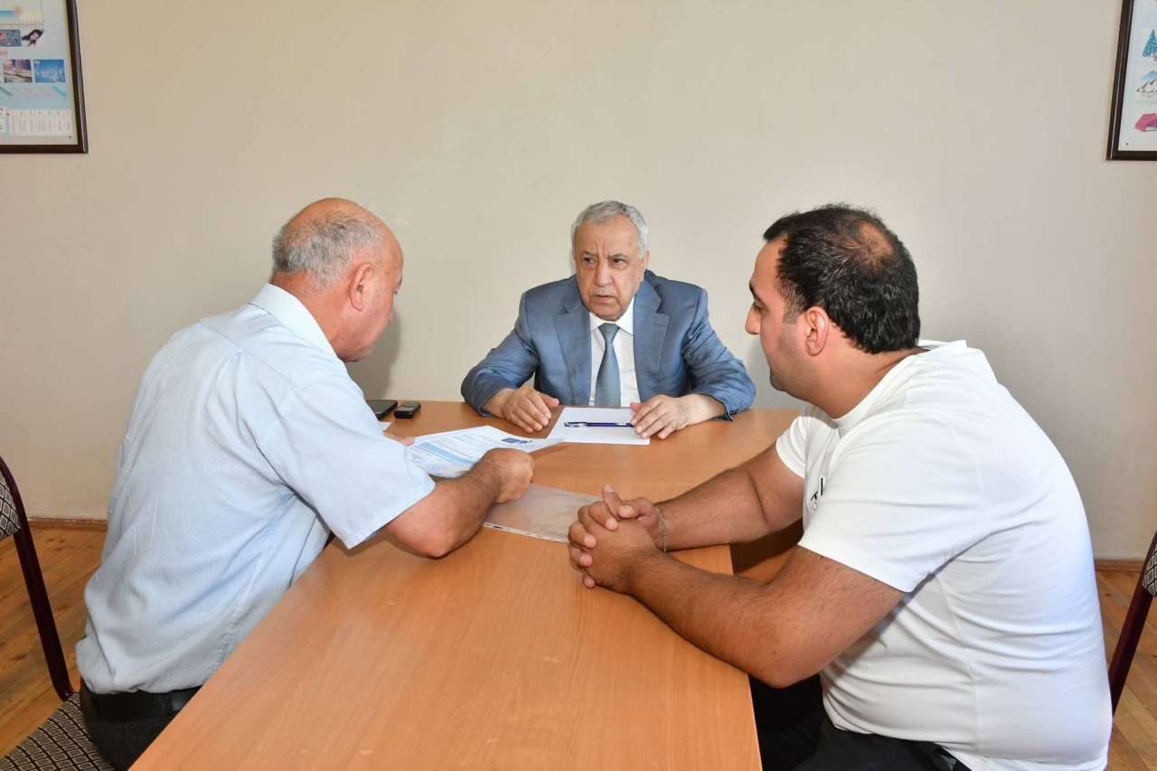 Malik İsaqov vətəndaşları qəbul etdi - FOTOLAR