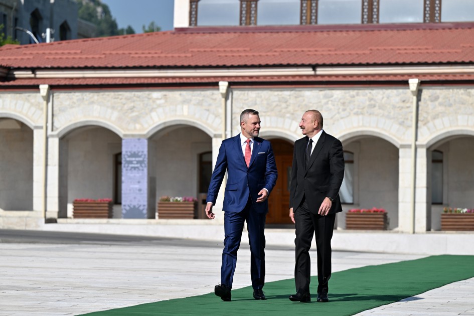 İlham Əliyev Slovakiya Prezidentini Şuşada qarşıladı - FOTOLAR
