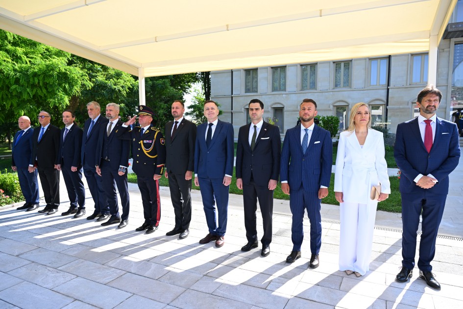İlham Əliyev Slovakiya Prezidentini Şuşada qarşıladı - FOTOLAR