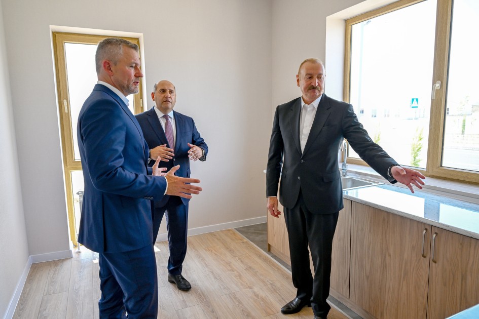 Prezidentlər Baş Qərvənd kəndində - FOTOLAR Prezidentlər Baş Qərvənd kəndində - FOTOLAR
