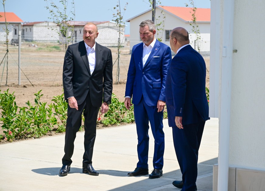 Prezidentlər Baş Qərvənd kəndində - FOTOLAR Prezidentlər Baş Qərvənd kəndində - FOTOLAR