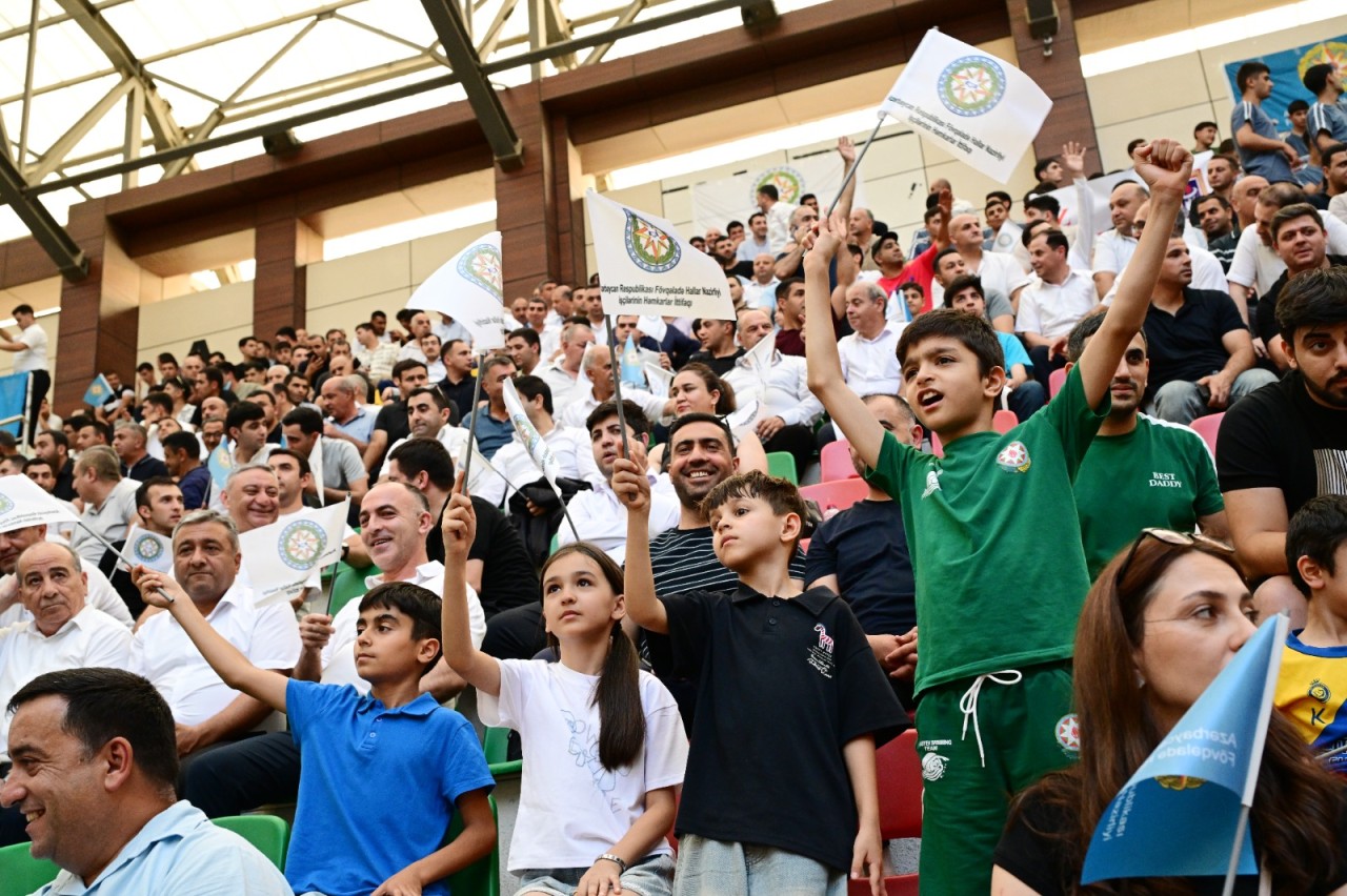 Həmkarlar İttifaqının təşkilatçılığı ilə keçirilən minifutbol turniri başa çatıb - FOTOLAR