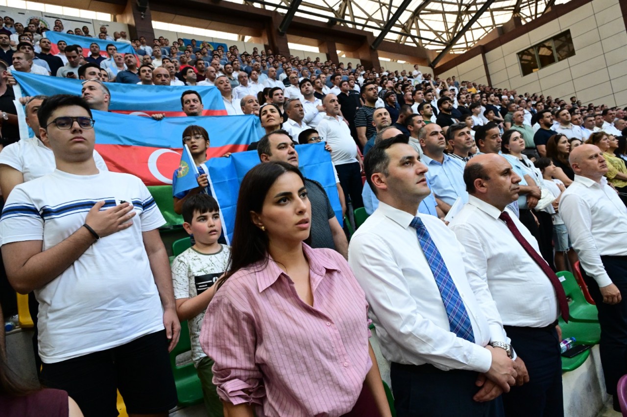Həmkarlar İttifaqının təşkilatçılığı ilə keçirilən minifutbol turniri başa çatıb - FOTOLAR