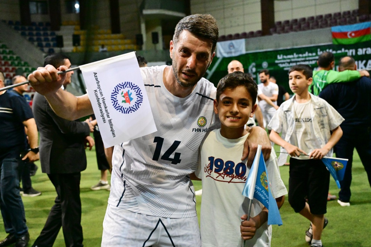 Həmkarlar İttifaqının təşkilatçılığı ilə keçirilən minifutbol turniri başa çatıb - FOTOLAR