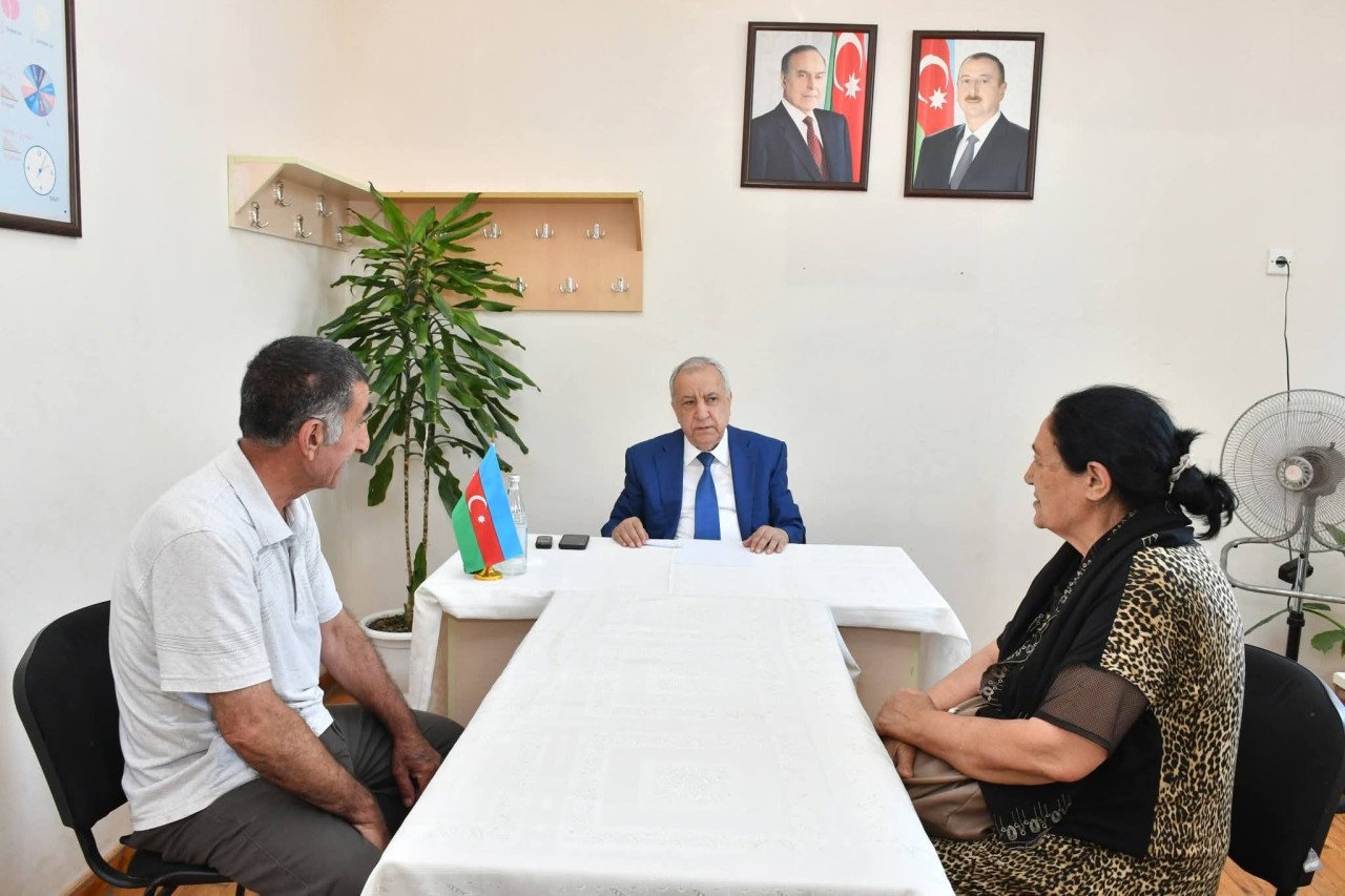 Malik İsaqov sakinlərin problemlərini dinlədi - FOTOLAR