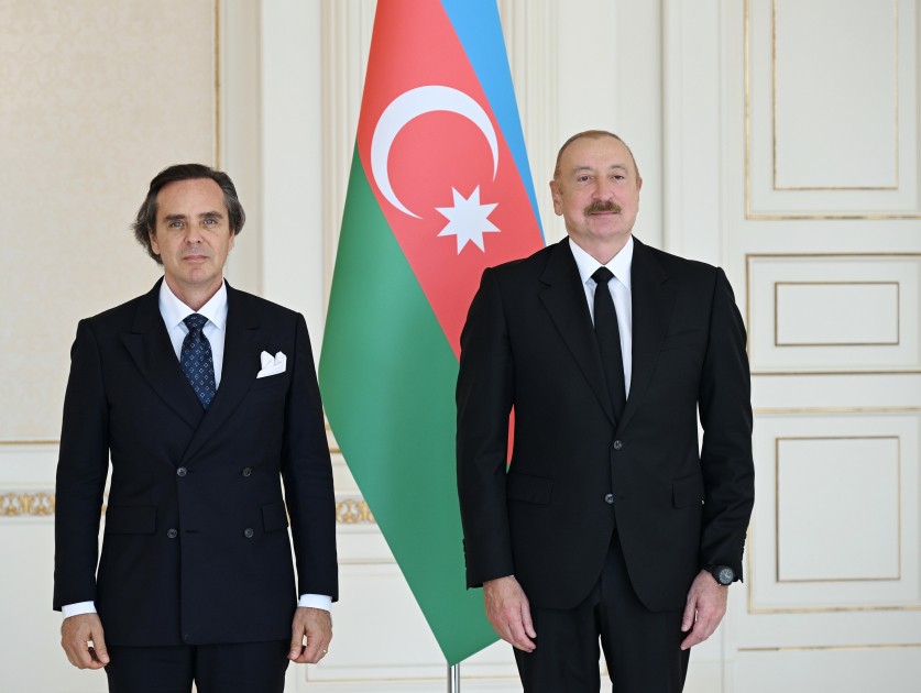 İlham Əliyev yeni səfirləri qəbul etdi - FOTOLAR (YENİLƏNİB)