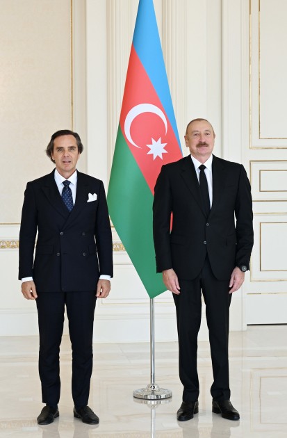 İlham Əliyev yeni səfirləri qəbul etdi - FOTOLAR (YENİLƏNİB)