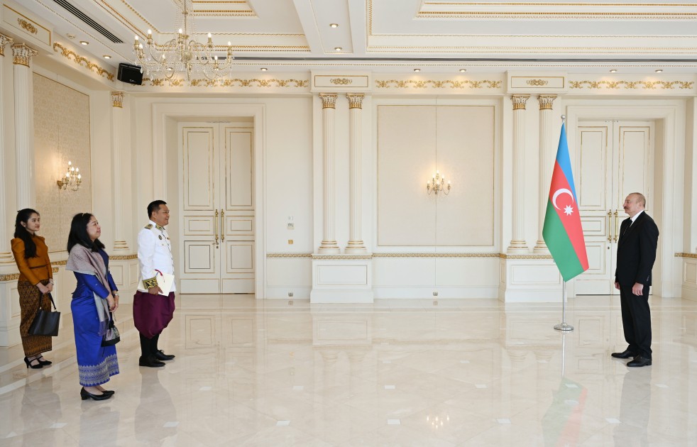 İlham Əliyev yeni səfirləri qəbul etdi - FOTOLAR (YENİLƏNİB)