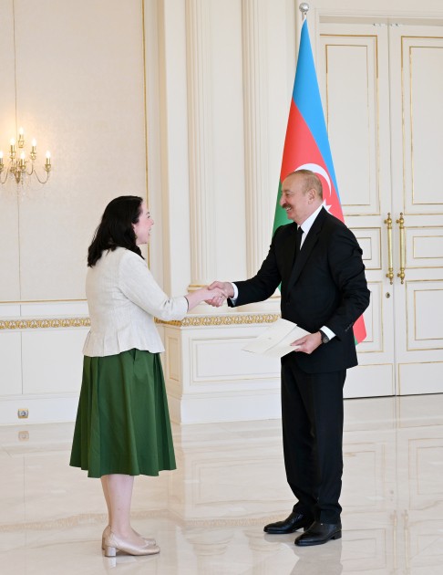 İlham Əliyev yeni səfirləri qəbul etdi - FOTOLAR (YENİLƏNİB)