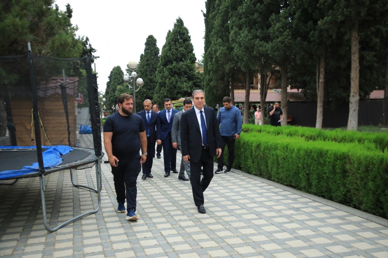 Niyazi Bayramov şəhərdə aparılan təmir-bərpa işləri ilə tanış olub - FOTOLAR