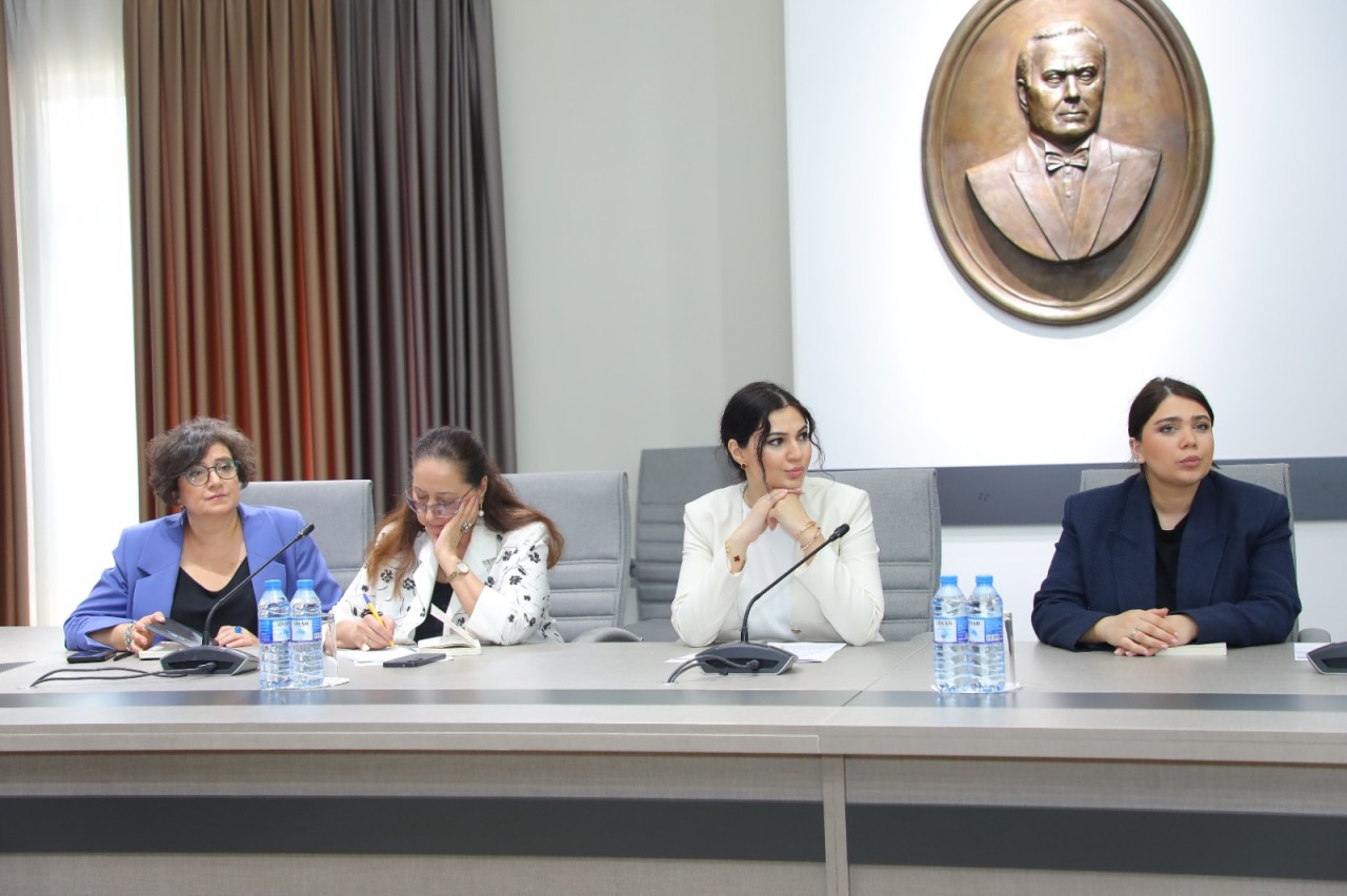 "Mediada Azərbaycan dili" mövzusunda keçirilən təlim proqramı uğurla yekunlaşdı - FOTOLAR