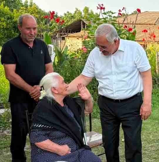 Vaqif Həsənov şəhid ailəsinin evində görülmüş işlərlə tanış oldu - FOTOLAR
