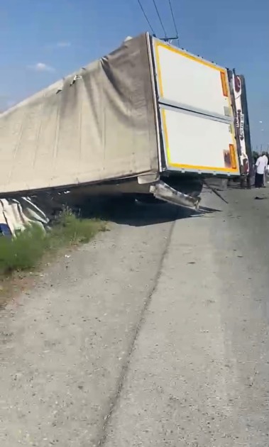 Kürdəmirdə Türkiyə vətəndaşının idarə etdiyi TIR aşdı - FOTOLAR