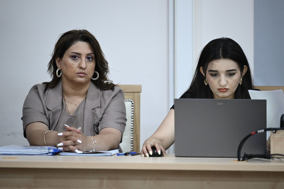 Arayikgilin məhkəməsində prokurorlar çıxışa başlayıb - FOTOLAR