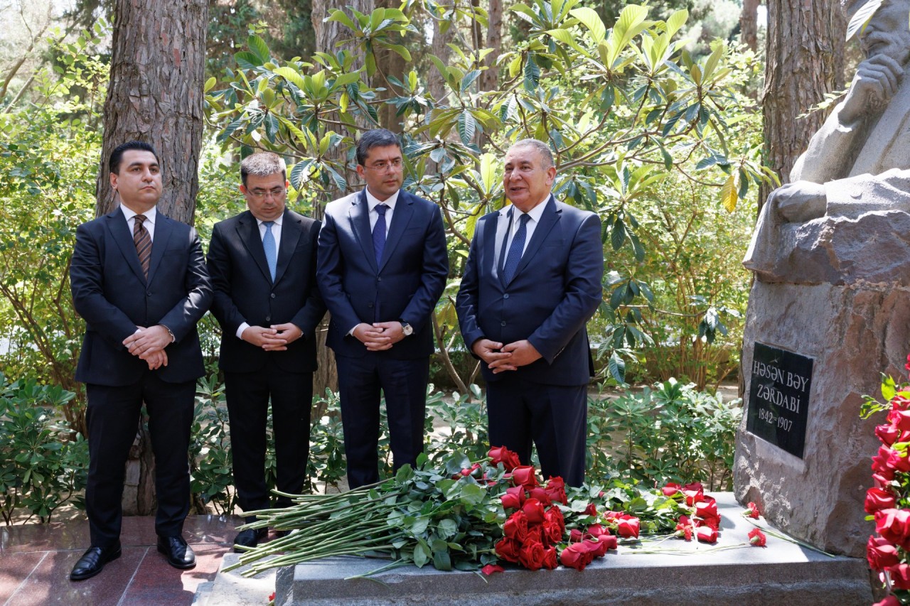MEDİA, Audiovizual Şura və Mətbuat Şurasının nümayəndələri Fəxri xiyabanı ziyarət etdilər - FOTOLAR