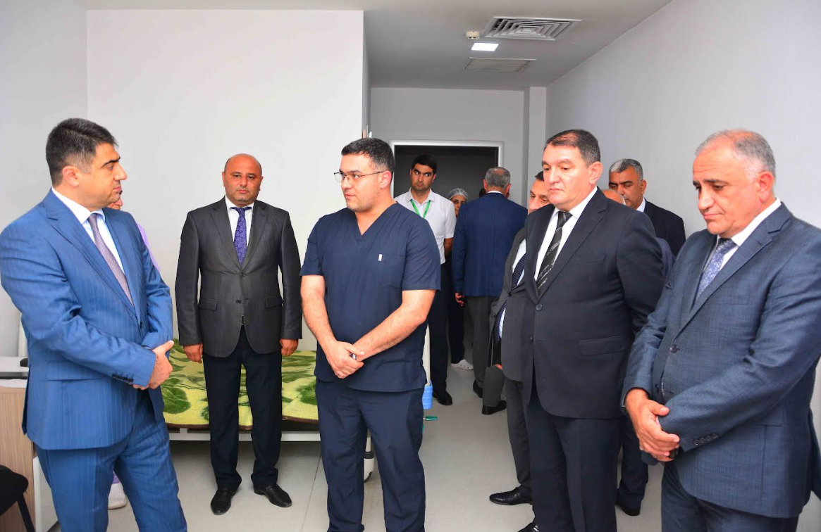 Seymur Orucov avtoqəza keçirən şəhid qardaşını xəstəxanada ziyarət edib - FOTOLAR Seymur Orucov avtoqəza keçirən şəhid qardaşını xəstəxanada ziyarət edib - FOTOLAR