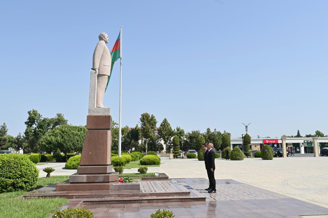 Elm və təhsil naziri Saatlıda vətəndaşları qəbul etdi - FOTOLAR