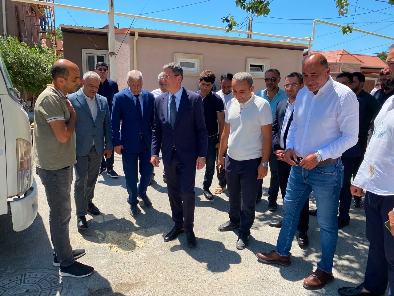 Elşən Salahov Mərdəkan və Şüvəlanda abadlıq-quruculuq işləri ilə tanış oldu - FOTOLAR