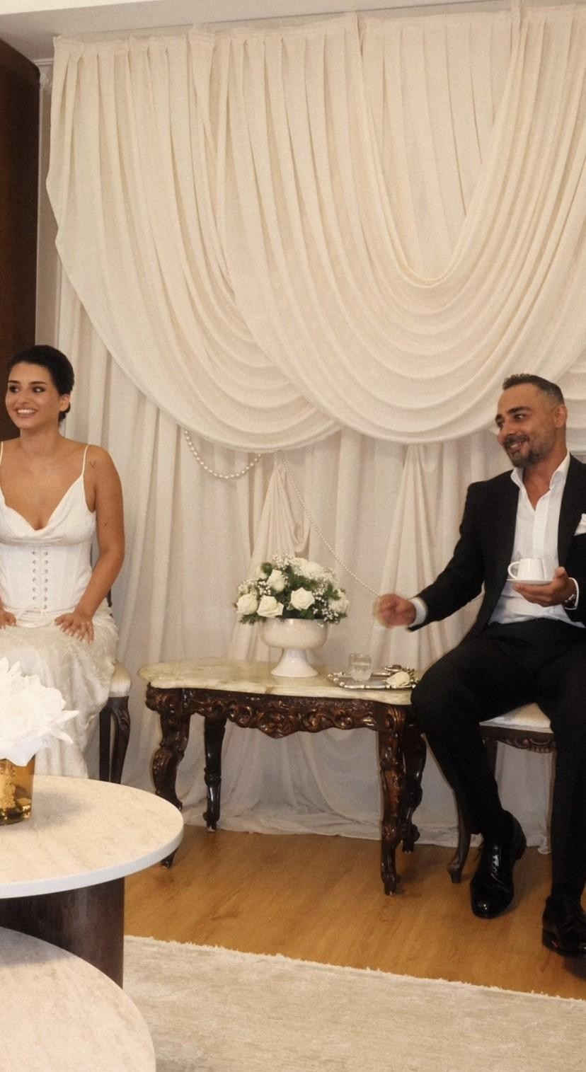 “Çirkin”in aktyoru nişanlandı - FOTO