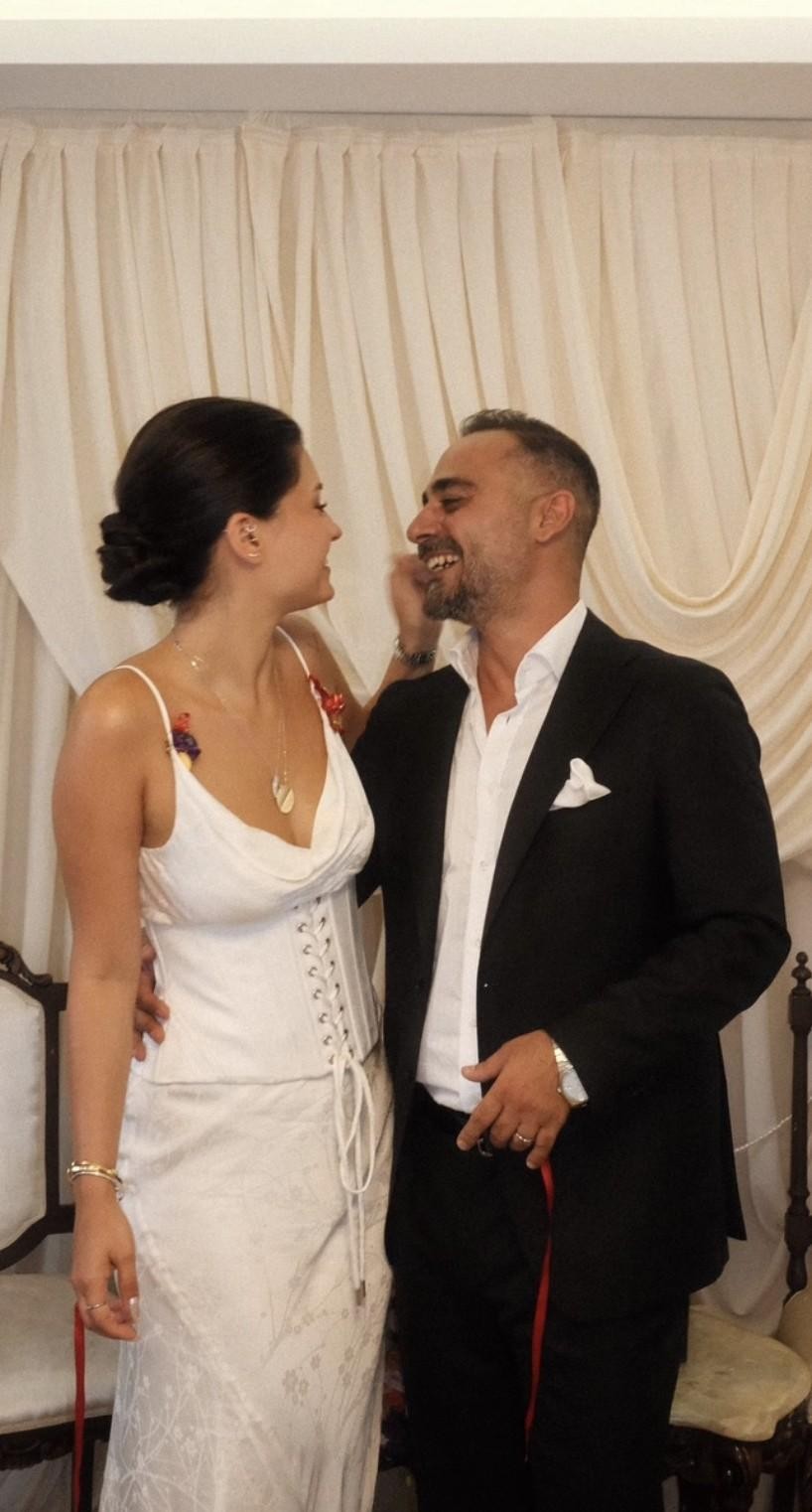“Çirkin”in aktyoru nişanlandı - FOTO