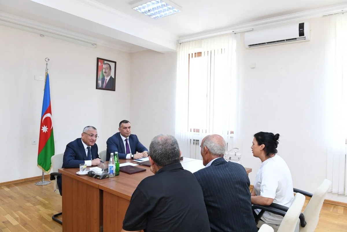 Rövşən Rzayev Oğuzda vətəndaşları qəbul edib - FOTOLAR