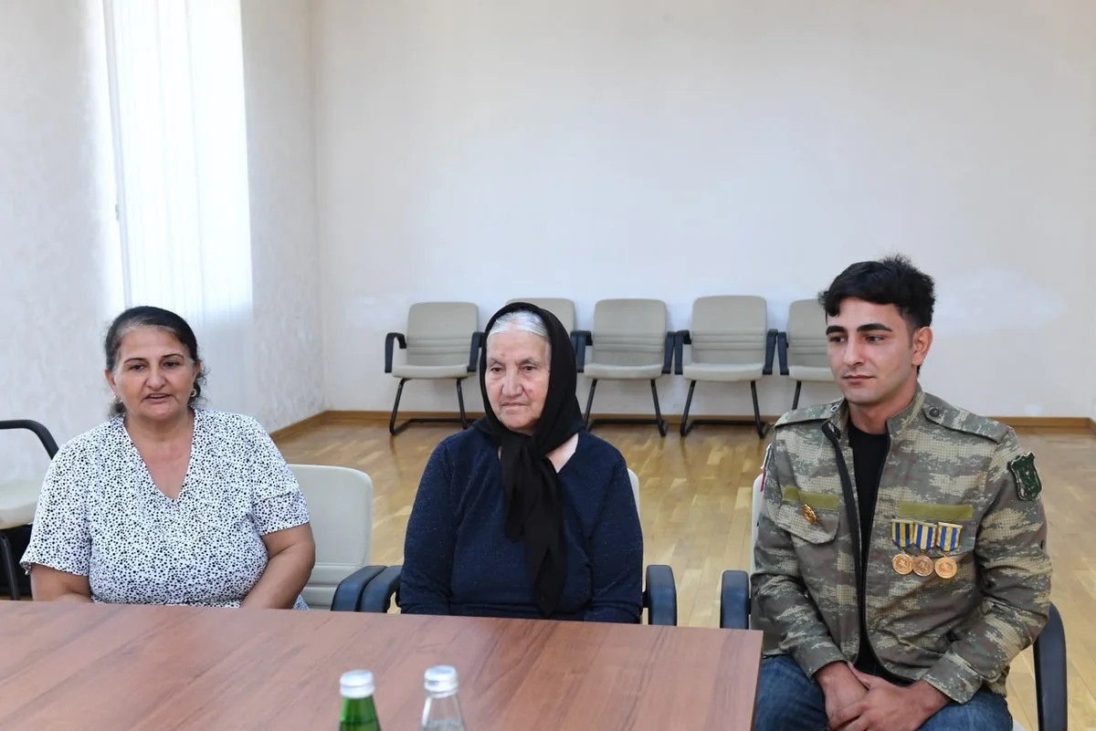 Rövşən Rzayev Oğuzda vətəndaşları qəbul edib - FOTOLAR