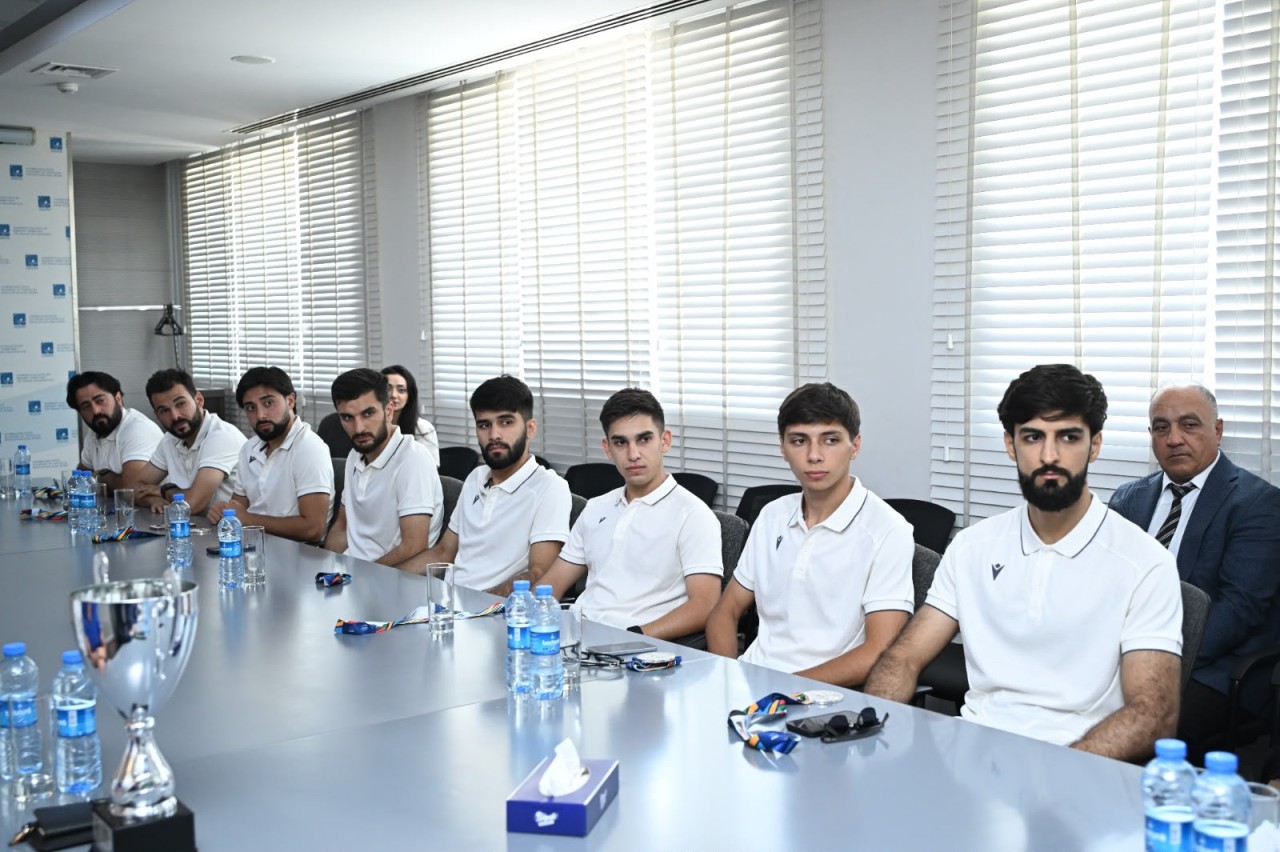 ASA rəhbərliyi gümüş medal qazanan futzal komandası ilə görüşdü - FOTOLAR