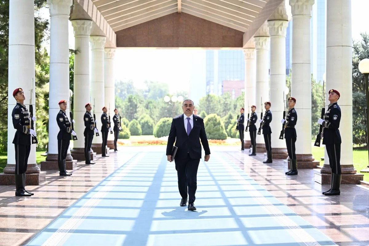Rəşad Məmmədov etimadnaməsini Şavkat Mirziyoyevə təqdim etdi - FOTOLAR