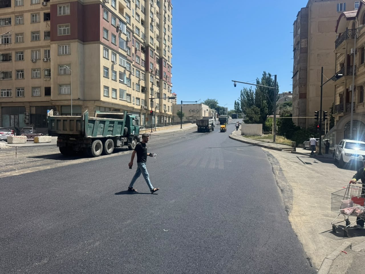 Yasamal rayonunda genişmiqyaslı asfaltlanma işləri aparılır - FOTOLAR