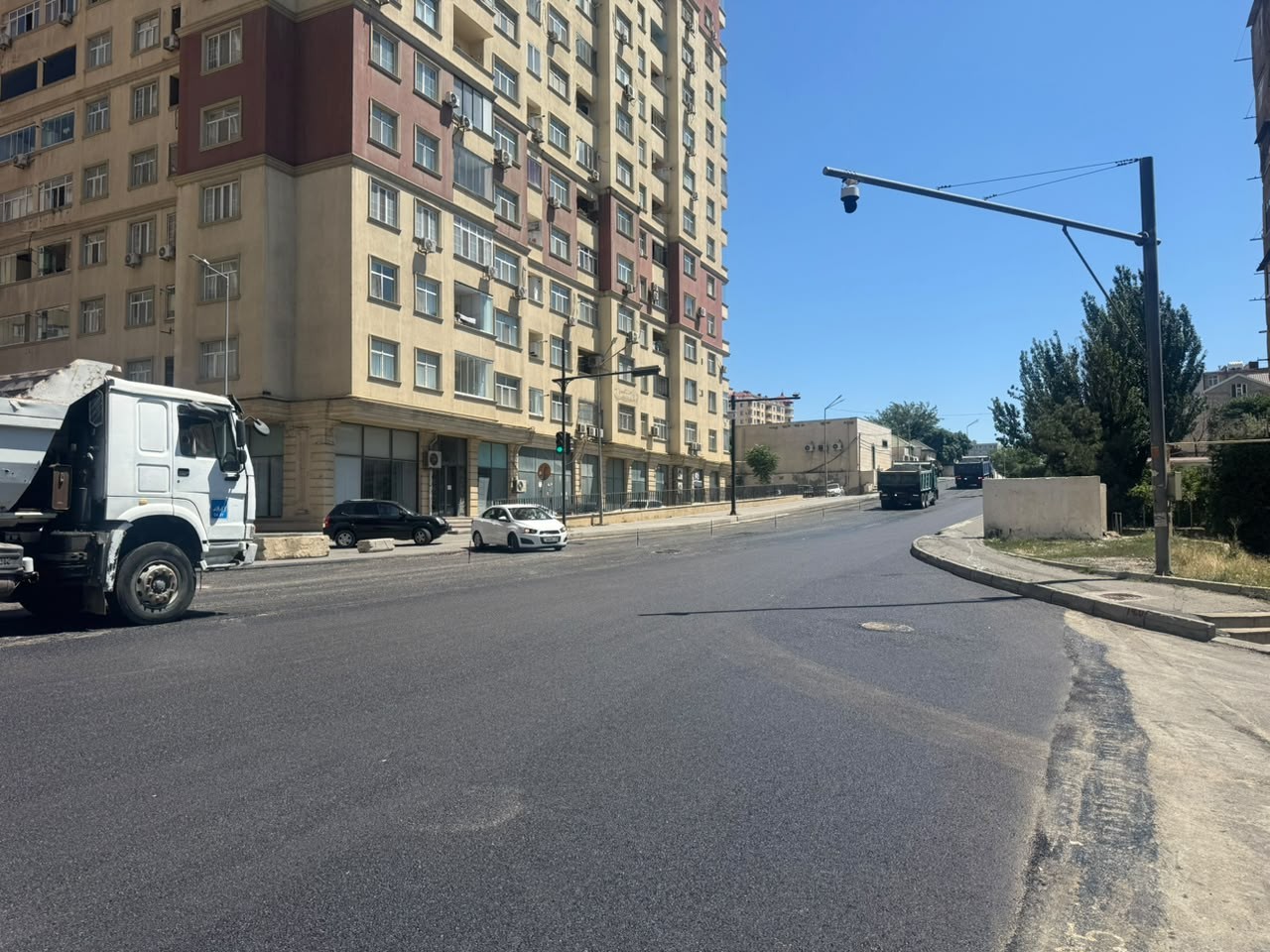 Yasamal rayonunda genişmiqyaslı asfaltlanma işləri aparılır - FOTOLAR