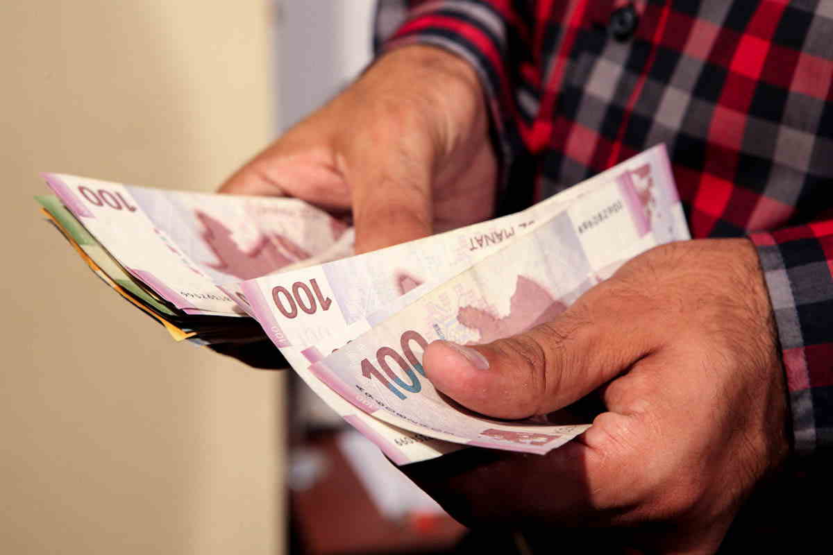 Azərbaycanda kim daha çox maaş alır? 