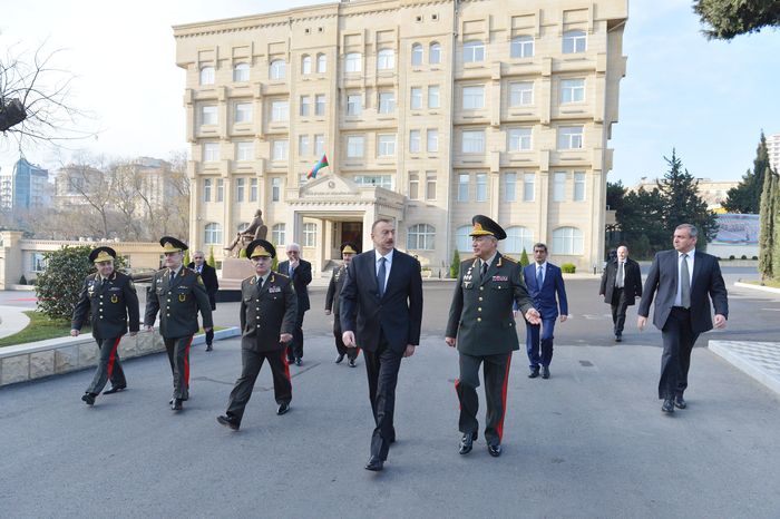 Prezident mühafizəçisini mükafatlandırdı 