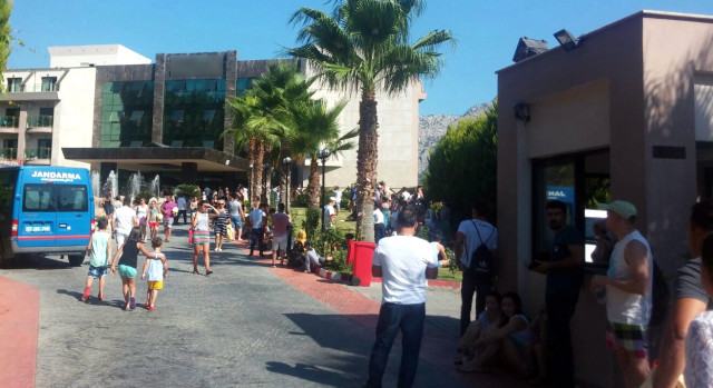 Beşulduzlu hoteldə YANÄžIN:   400 turist təxliyə edildi -  14 nəfər xəsarət aldı (VİDEO-FOTO)