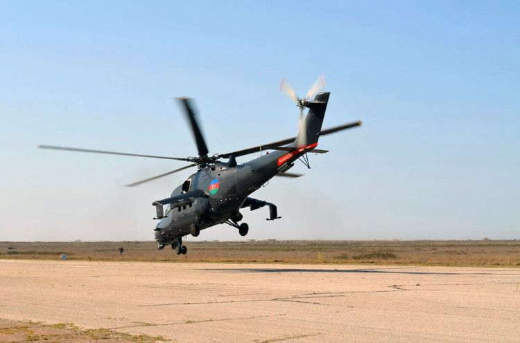 Azərbaycan döyüş helikopterlərini havaya qaldırdı -   FOTOLAR