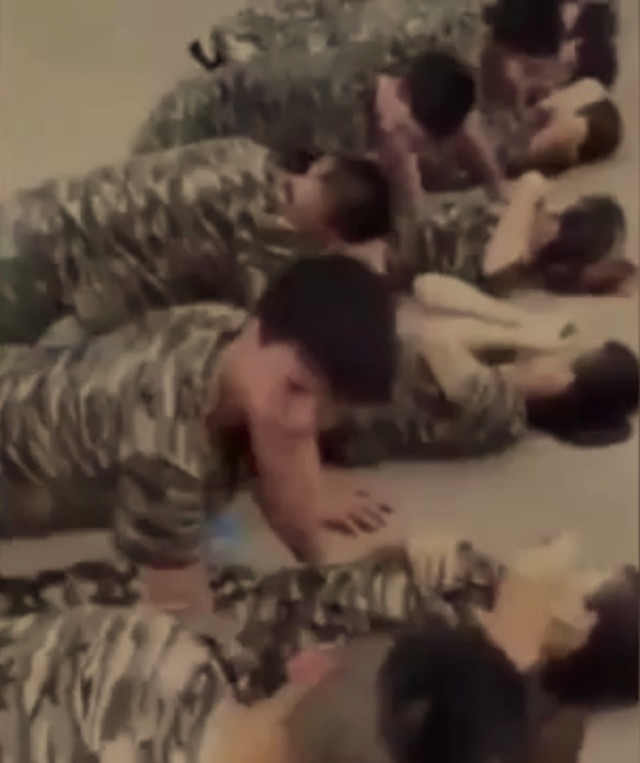 Orduda böyük qalmaqal:  Oğlan və qız kursantların bu görüntüsü ölkəni qarışdırdı - FOTO