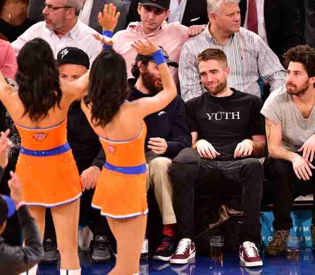 Robert Pattinson oyundan çox qızlara baxdı -  FOTO-VİDEO